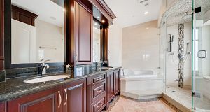 6633 Neal Street South Cambie