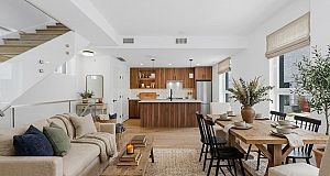 6833 Cambie Street South Cambie