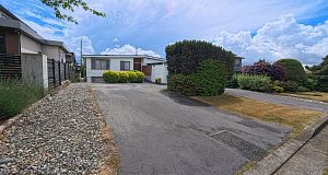 6762 Neal Street South Cambie
