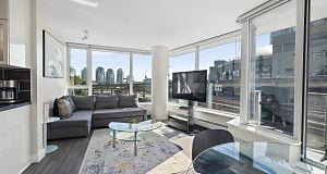 305 689 Abbott Street Downtown VW