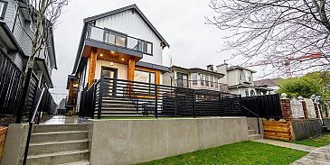 Photo of 2 2753 NANAIMO STREET, Vancouver BC V5N 5E9 in Vancouver