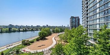 Photo of 705 8 Smithe Mews in Vancouver