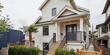 Photo of 2 1915 E 3rd Avenue in Vancouver