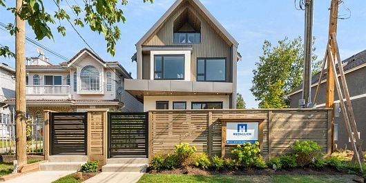 Photo of 2 1067 E 14TH AVENUE in Vancouver