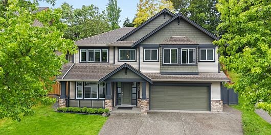 3887 Angus Crescent