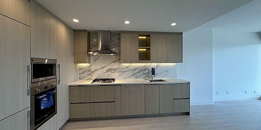 24F 4890 LOUGHEED HIGHWAY, Burnaby BC V5C 0N2