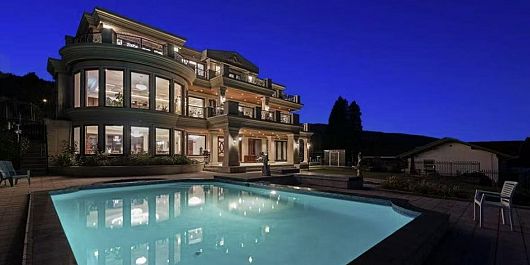 Main and Above 1327 CHARTWELL DR, West Vancouver BC V7S 2R4