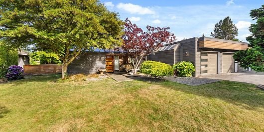 894 Eden Crescent