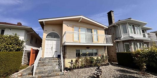 Lower 120 SPRINGER AVENUE, Burnaby BC V5B 3K3