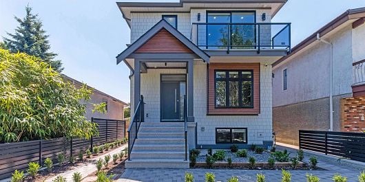 2836 E 16 AVENUE, Vancouver BC V5M 2M1