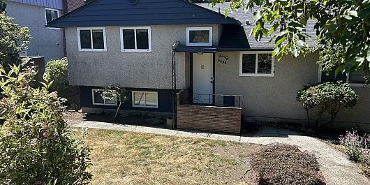 Upper 9655 TOWNLINE DIVERSION, Surrey BC V3V 2T1