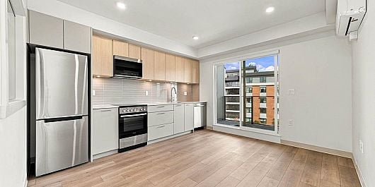 502 1529 OXFORD STREET, North Vancouver BC V7J 0G2