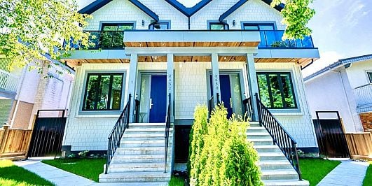 Photo of 2652 E 25 AVENUE in East Vancouver