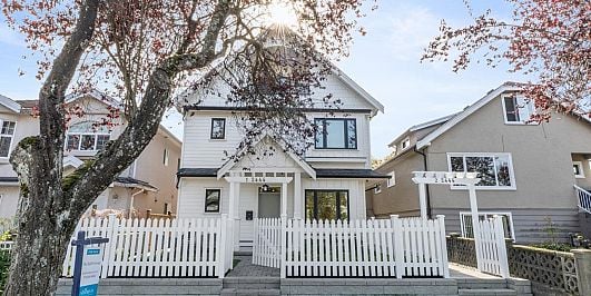 Photo of 2 2444 NAPIER STREET in East Vancouver