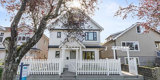 Photo of 1 2444 NAPIER STREET in East Vancouver