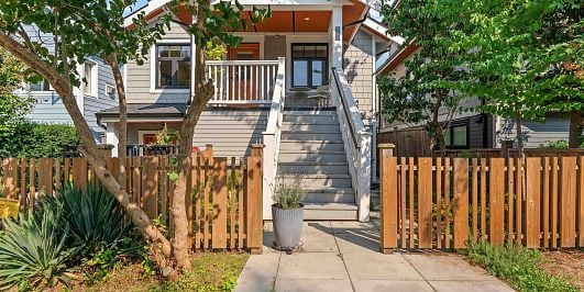 Photo of 371 E 16TH AVENUE in East Vancouver