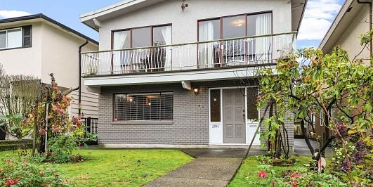 Photo of 2944 E 4TH AVENUE in East Vancouver