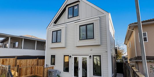 Photo of 2 65 E 58 AVENUE in East Vancouver