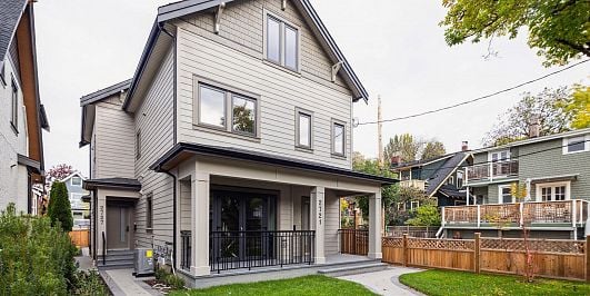 Photo of 2727 W 7TH AVENUE in Vancouver