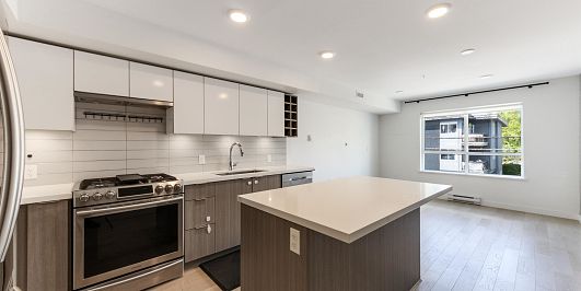 Photo of 10 365 E 16th Avenue in East Vancouver