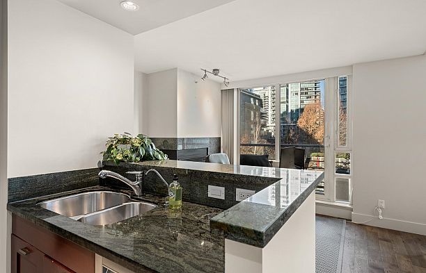 407 590 NICOLA STREET Coal Harbour