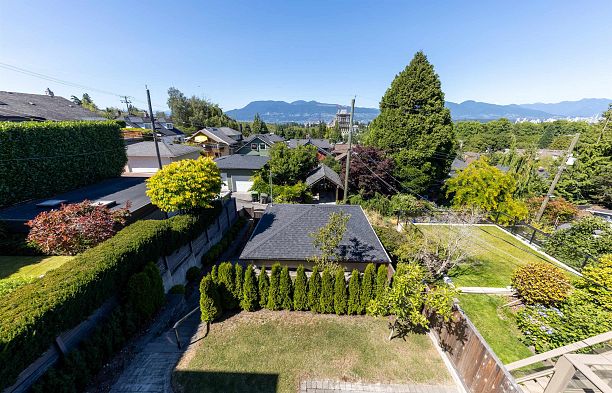 3755 W 13TH AVENUE Point Grey