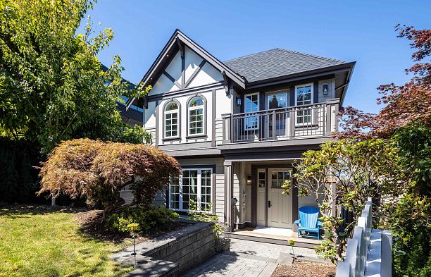 3755 W 13TH AVENUE Point Grey