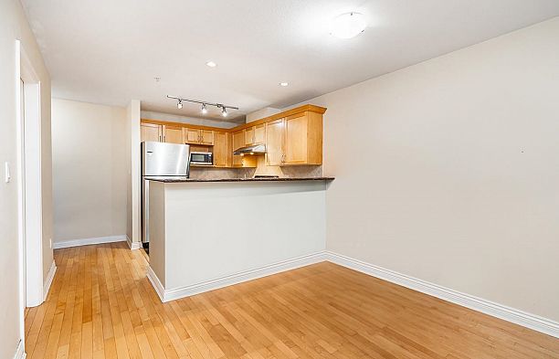 301 2015 TRAFALGAR STREET Kitsilano