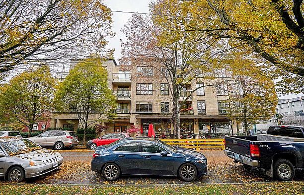 301 2015 TRAFALGAR STREET Kitsilano