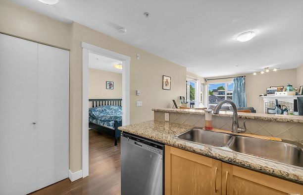 306 1858 W 5TH AVENUE Kitsilano