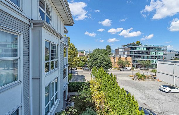 306 1858 W 5TH AVENUE Kitsilano