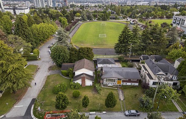 7023 NEAL STREET South Cambie