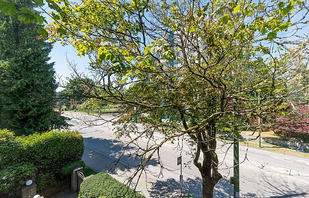 301 4688 W 10TH AVENUE Point Grey