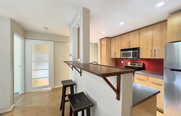 103 2330 MAPLE STREET Kitsilano