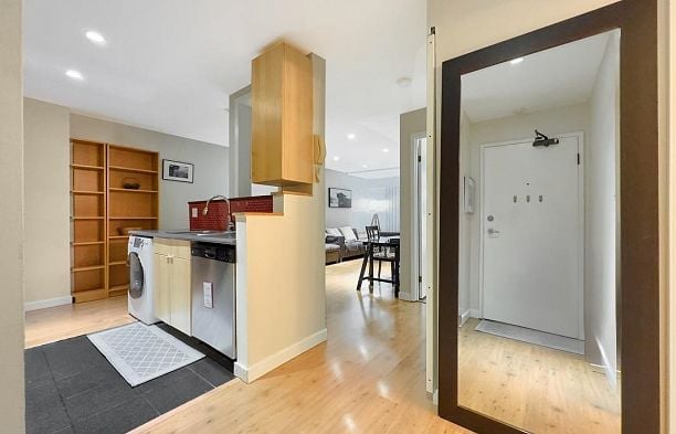 103 2330 MAPLE STREET Kitsilano