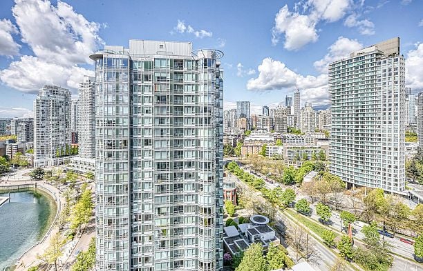 2208 1033 MARINASIDE CRESCENT Yaletown