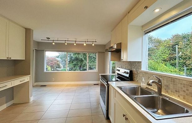 4309 LOCARNO CRESCENT Point Grey