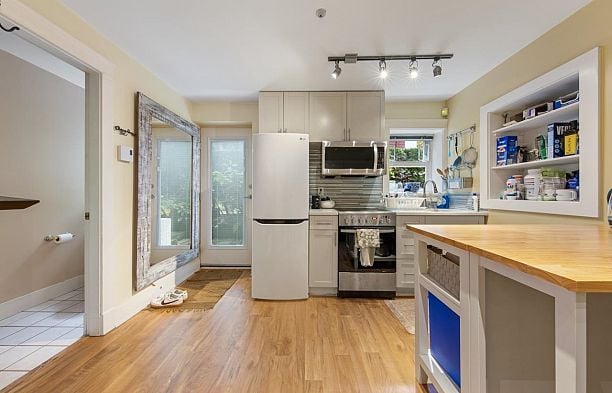 1915 W 13TH AVENUE Kitsilano