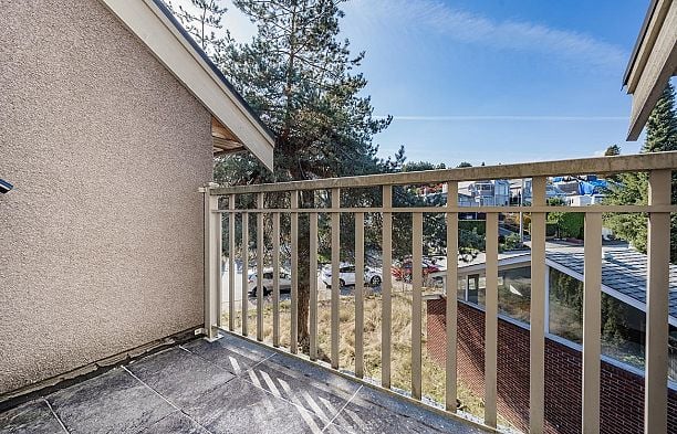 2817 OLIVER CRESCENT Arbutus