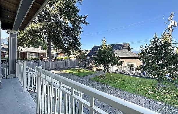 2817 OLIVER CRESCENT Arbutus