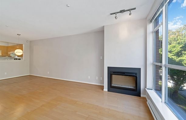 304 2268 W 12TH AVENUE Kitsilano