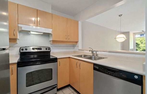 304 2268 W 12TH AVENUE Kitsilano