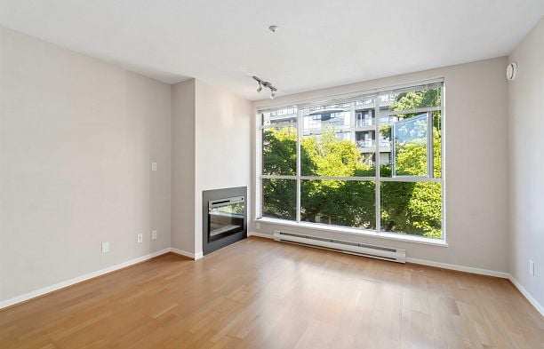 304 2268 W 12TH AVENUE Kitsilano