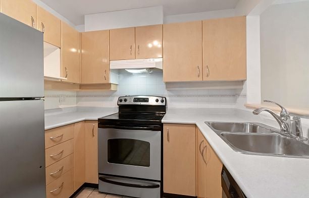 304 2268 W 12TH AVENUE Kitsilano