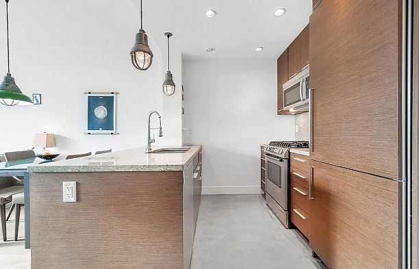 412 2528 MAPLE STREET Kitsilano