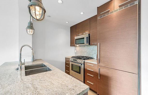 412 2528 MAPLE STREET Kitsilano