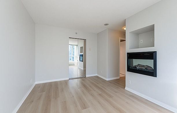 2807 1328 W PENDER STREET Coal Harbour