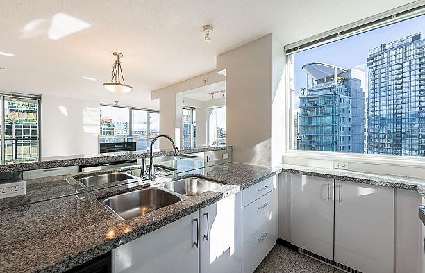 2807 1328 W PENDER STREET Coal Harbour