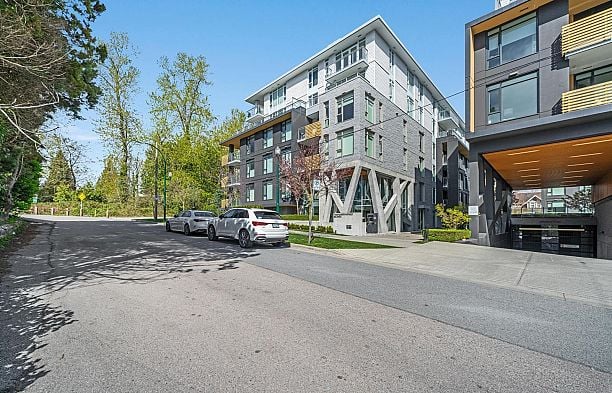 304 7428 ALBERTA STREET South Cambie