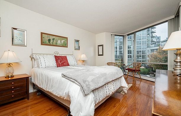 309 1288 MARINASIDE CRESCENT Yaletown